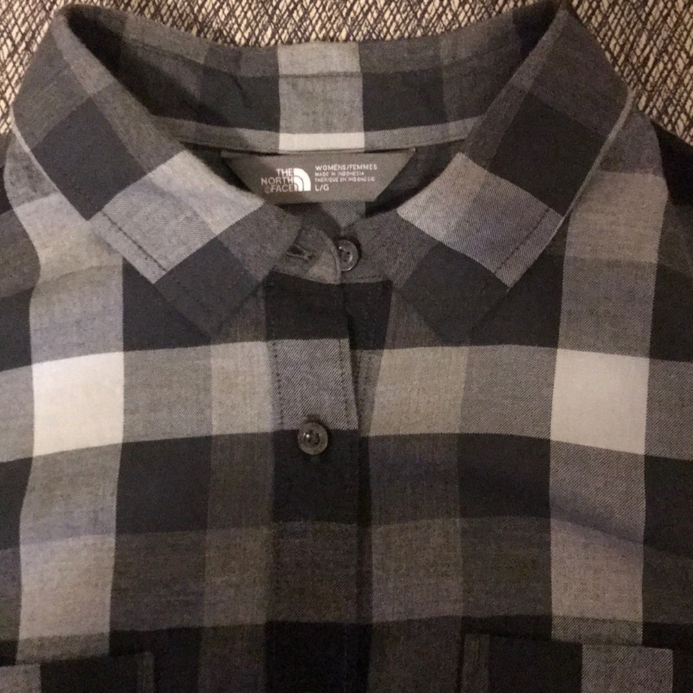 New North Face Women’s Button Down Shirt